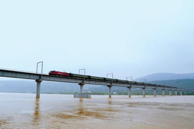 坐“水上列车”，去传说中的风陵渡！出站回到20世纪！