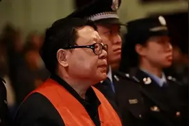 曾经的扫黑英雄文强，生命中的最后四小时，在看守所里辗转难眠图片