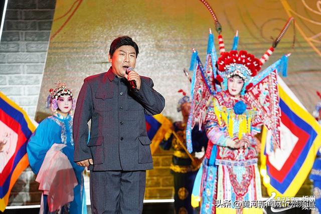 偏关：非遗之夜让长城“开口讲故事”