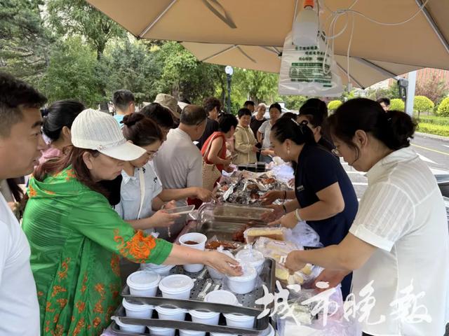 周末两个晚上,长春新民大街人山人海!数十万市民游客在这里→