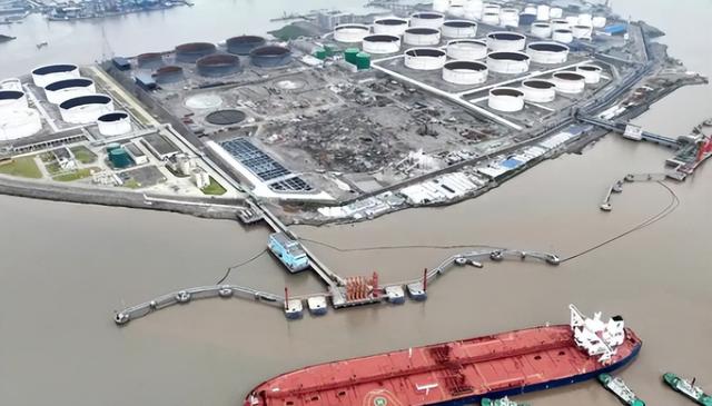 印度拒收俄油后，油轮在中国门口排队等，对中国赔钱大甩卖？