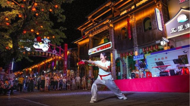 永春五里古街：好戏连台 共度精彩夏夜