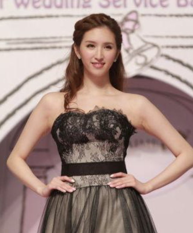她曾是体操女神，退役后与大51岁的干爹谈恋爱，如今收获新的人生