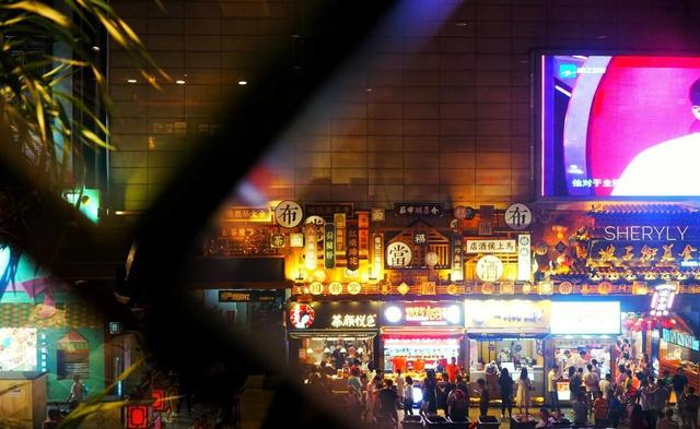 重庆和长沙这两大网红城市，哪个更好玩，实话实说差距还是比较大