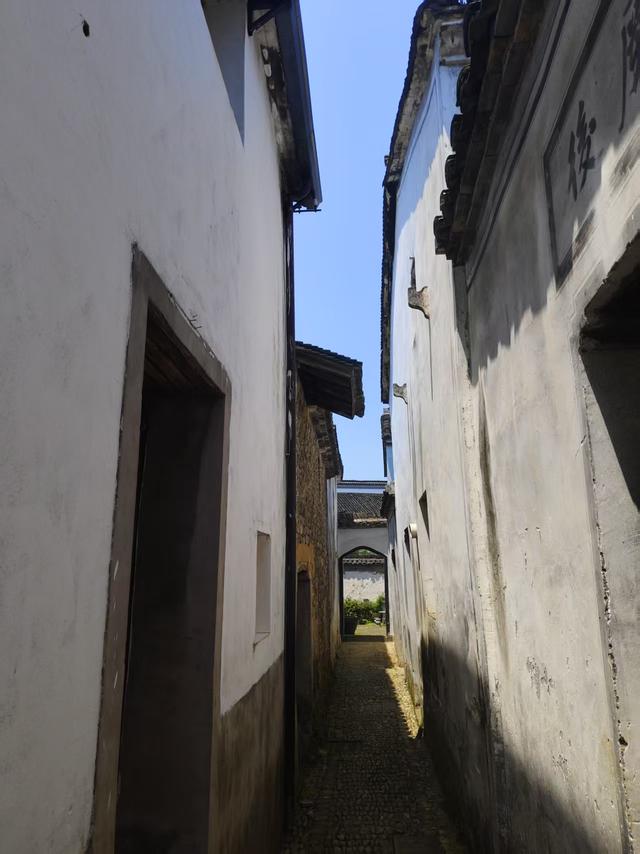 在富春江畔遇见孙权故里，网评有争议的龙门古镇其实很有看头