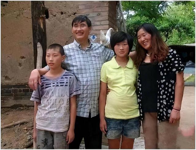 全红婵爸妈也没想到，别墅刚封顶，一家人就走上了大衣哥的老路