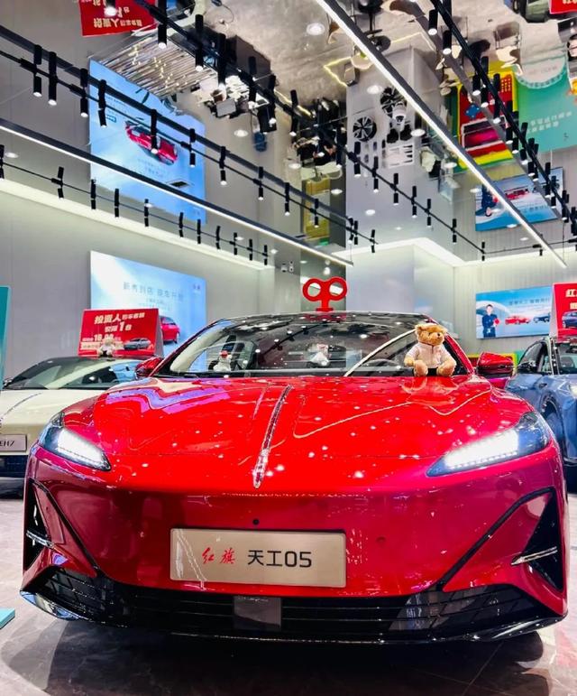 动静皆宜，收放自如：红旗天工05的极致驾乘质感剖析