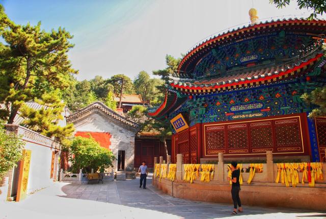 "先有潭柘寺，后有北京城"！这座小小古寺庙却有武警全日驻守