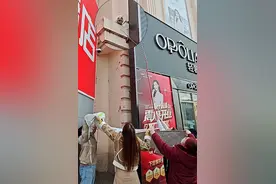 大反转！被困肥猫“喵喵”求救，路人投喂后悠闲“跑路”图片