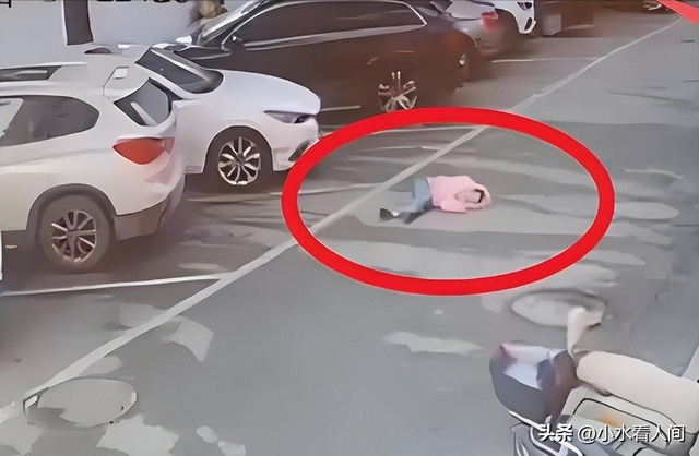 女孩追妈妈身亡后续：姑姑没说实话，舅舅再发声，真相令人愤怒