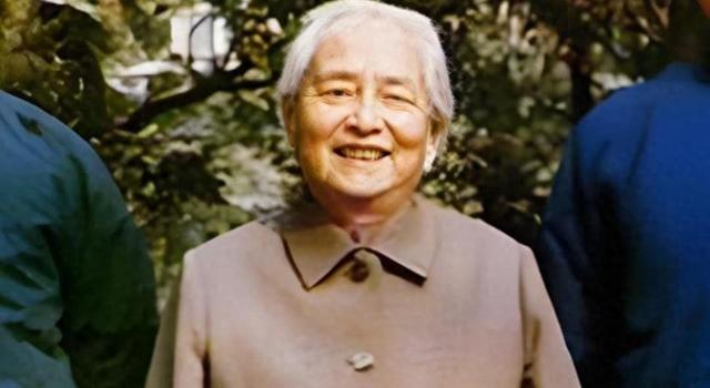 贺龙元帅的美貌前妻，她离婚后一辈子没结婚，女儿成为了少将
