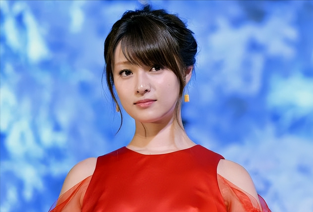 日本女神痴迷裸体瘦身，外表甜美身材好，认为裸体是把压力脱掉