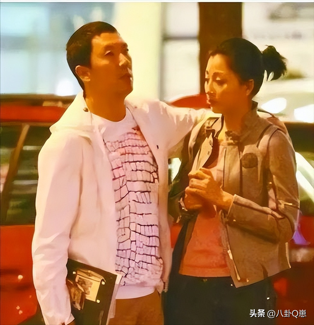她是演员中的富婆，豪车多的开不过来，如今45岁却像年龄少女