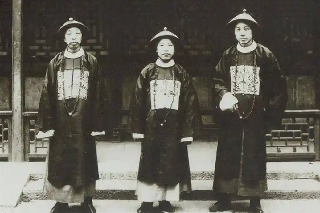 六世班禅进京真相	，乾隆用宗教怀柔，换来边疆60年安稳