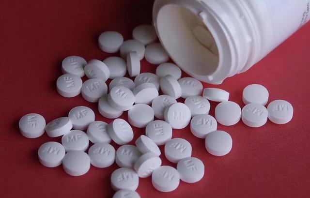 长期吃阿卡波糖注意！出现这五个信号必须停药，药师详解背后原因