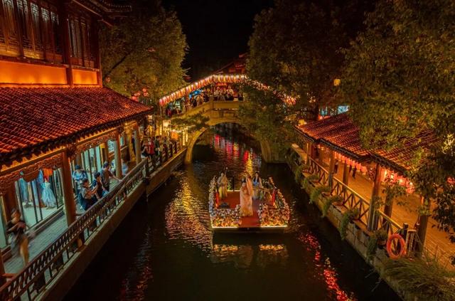 入夜，遇见另一种台儿庄古城！