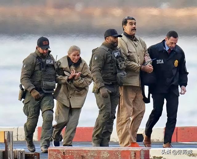 担心步马杜罗后尘？美大兵压境，哈梅内伊藏入地堡，伊朗撂下重话