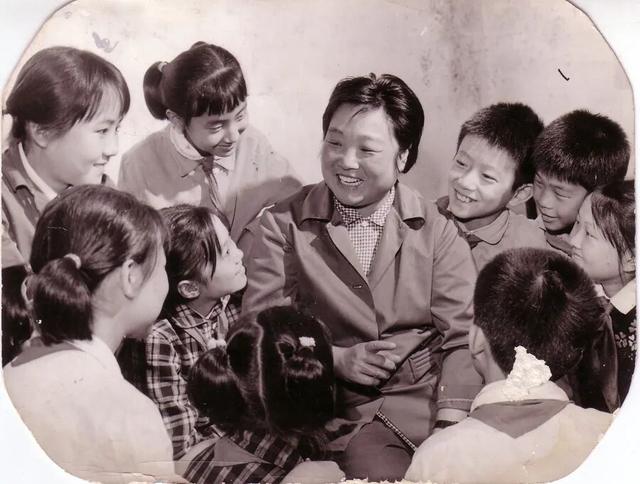 突发讣告！官方社交账号头像已变黑白