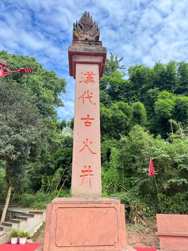 成都自驾一日游，千年古镇+国保石塔+多彩小镇，这冷门线路值得玩