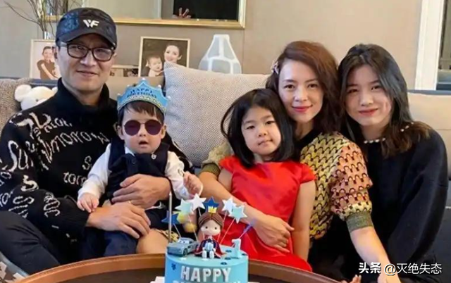 12月即将结束，46岁章子怡再次官宣喜讯