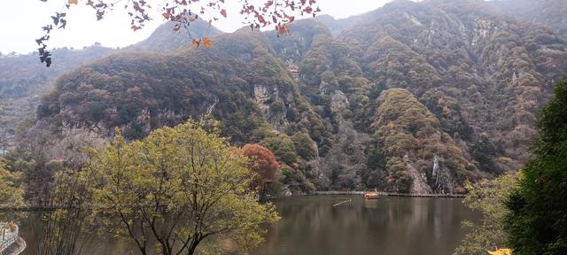 最爱秋意行不足 再上翠华赏秋色