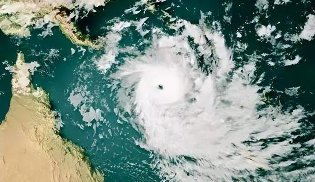 局势已恶化，菲国61个市镇大断电，忙着反华的马科斯，被要求下台