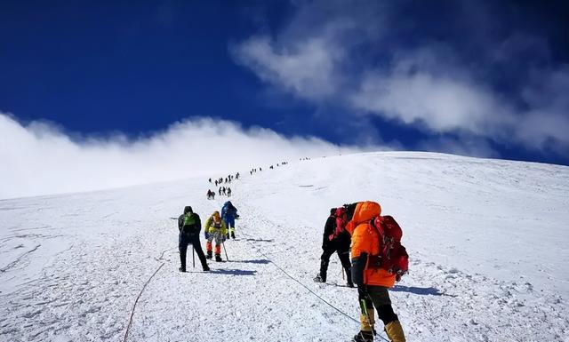 应急准备不足？违规登山代价惨重：这些安全准备你做了吗