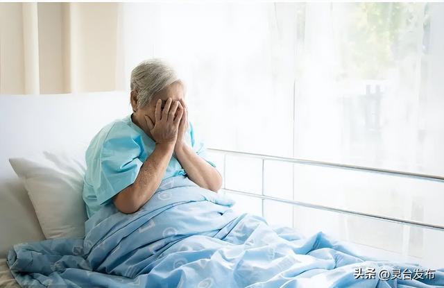 抑郁患者越来越多，医生提醒：宁可出门散散步，也别做这3件事