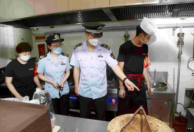 是不是“预制菜”餐厅，看看后厨面积就知道了！