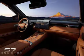 车长4米9，轴距2米8多，超大屏，坐进车里高级感满满！图片