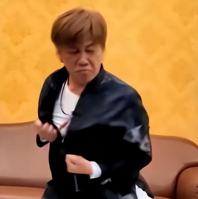 梁小龙去世6天	，陈光标怒撕遮羞布：哪是病死，分明是被折腾没的