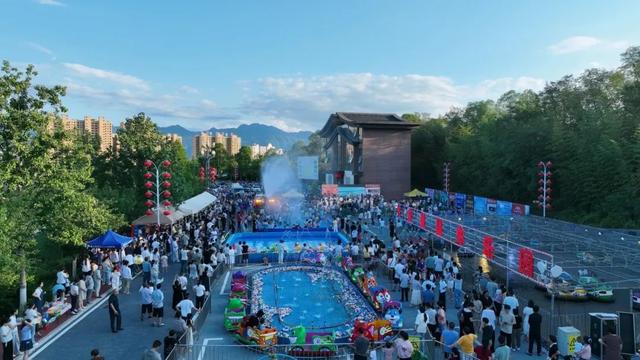 西乡夏日乐翻天：樱桃沟泼水狂欢+汉风廊桥纳凉晚会