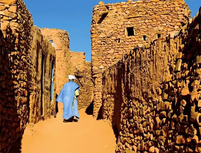 世遗头衔成“空壳”？欣盖提古城遇沙丘围城，2000册古籍盼救援
