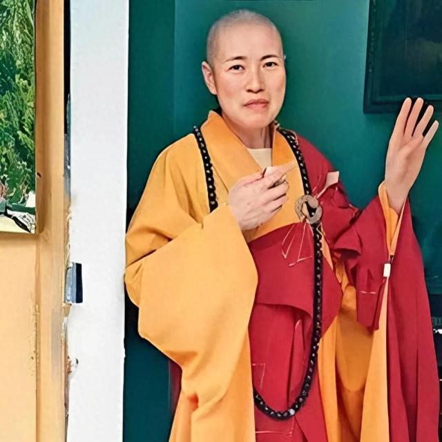 风流尼姑释智定：白天念经晚上夜店，东窗事发时，屋里还藏着假发