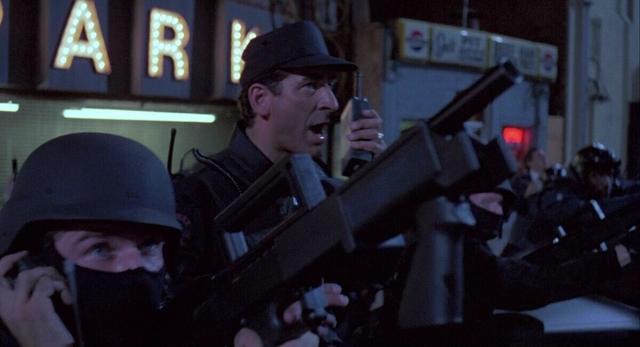 好莱坞的军火库：深度揭秘“机械战警”的武器选用与改装