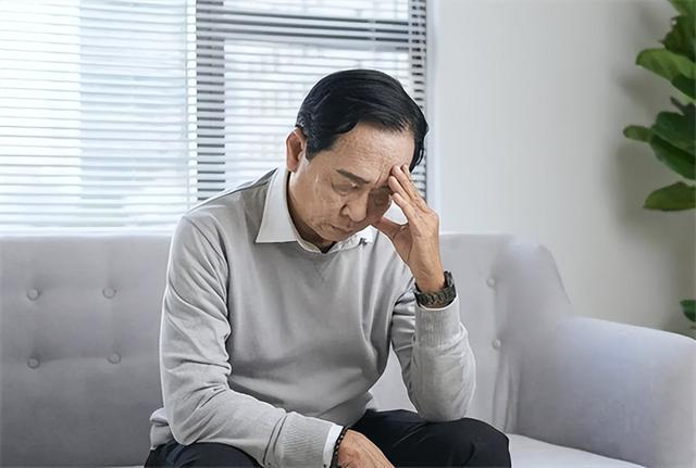 69岁老人中毒！医生：吃完降压药千万别碰它，中老年要谨记