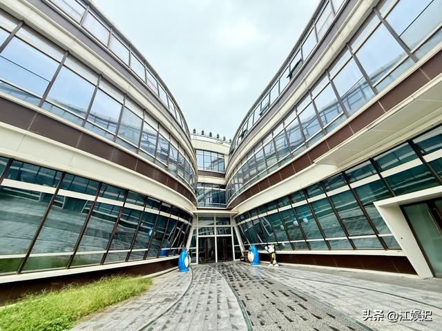 拍短剧这么赚？闲置地建基地赚 20 亿，带动周边生意，普通人也沾光