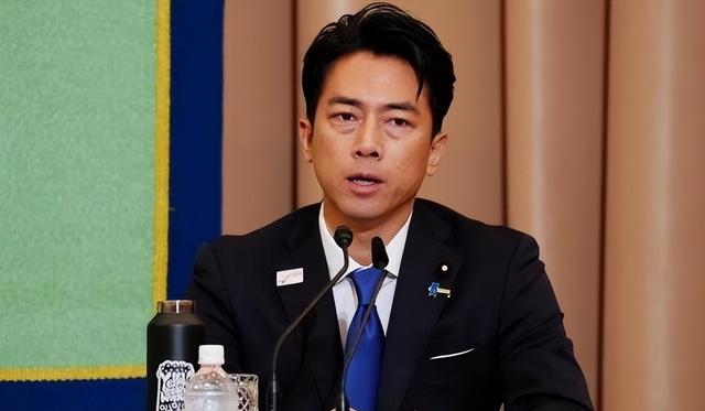 日本航母正式出港！高市早苗紧急表态后，普京做了一个明智的决定