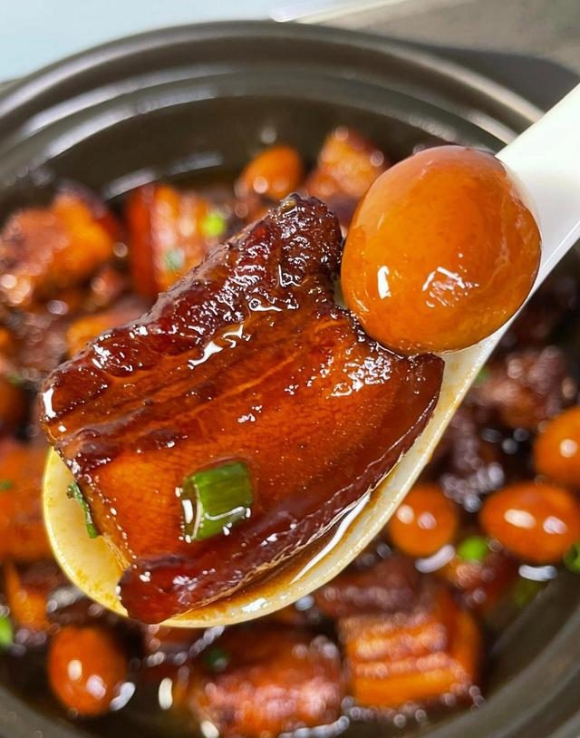 猪蹄这么做软糯入味解馋下饭，牙口不好的老人也吃得香，太过瘾了