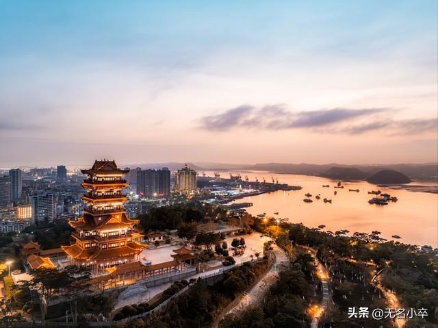 广西钦州和防城港都去旅居过，实话实说，两者对比，防城港好多了