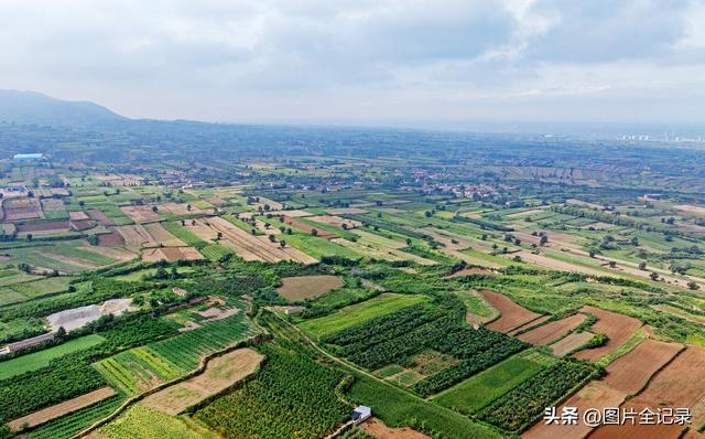 山西襄汾：山乡秋景美