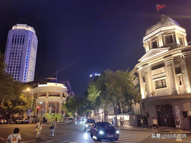 夜幕下的海河