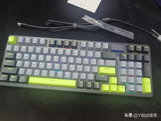 299的机械键盘选哪款？自用性价比机械键盘目前还是选的雷柏