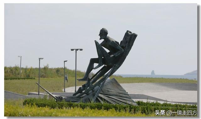 在大连陵水湾打造出的“海纳百川”国际雕塑景观带