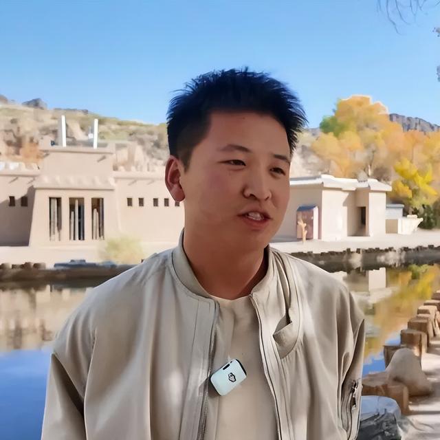 金色胡杨“绘”美景 国庆假期阿克塞多坝沟胡杨峡人气“狂飙”