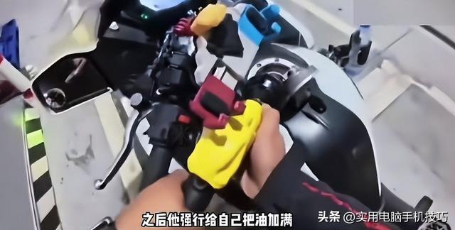重庆摩友高速撒油后续：账号被扒是惯犯，澄清视频翻车	，警方回应