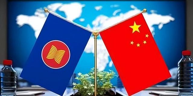 黄岩岛的主权已定，中国升起五星红旗	，马科斯却邀请普京来菲一叙