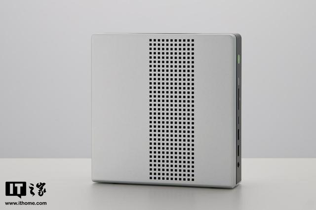极摩客EVO-X2 Mini AI工作站评测：AI Max+395加持顶级性能