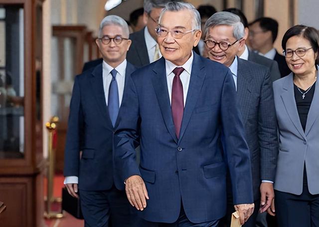 48小时内，高市早苗连收两大噩耗，中国动真格，特朗普对日本翻脸