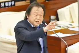 柯文哲呛赌吞曲棍球，王世坚回应：要赌就赌高空弹跳图片